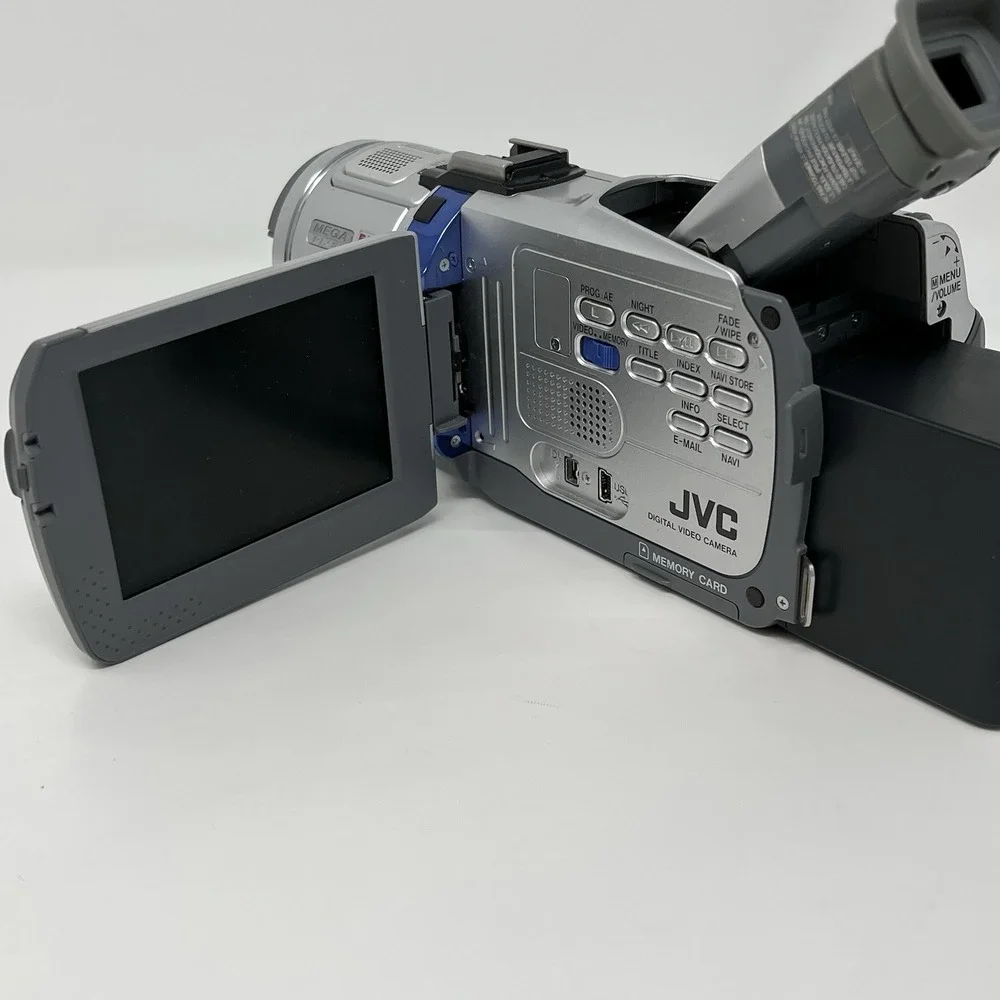 JVC GR-DV800U MiniDV Camcorder 300x Digital Video Camera – Powers On, LCD Not Wo